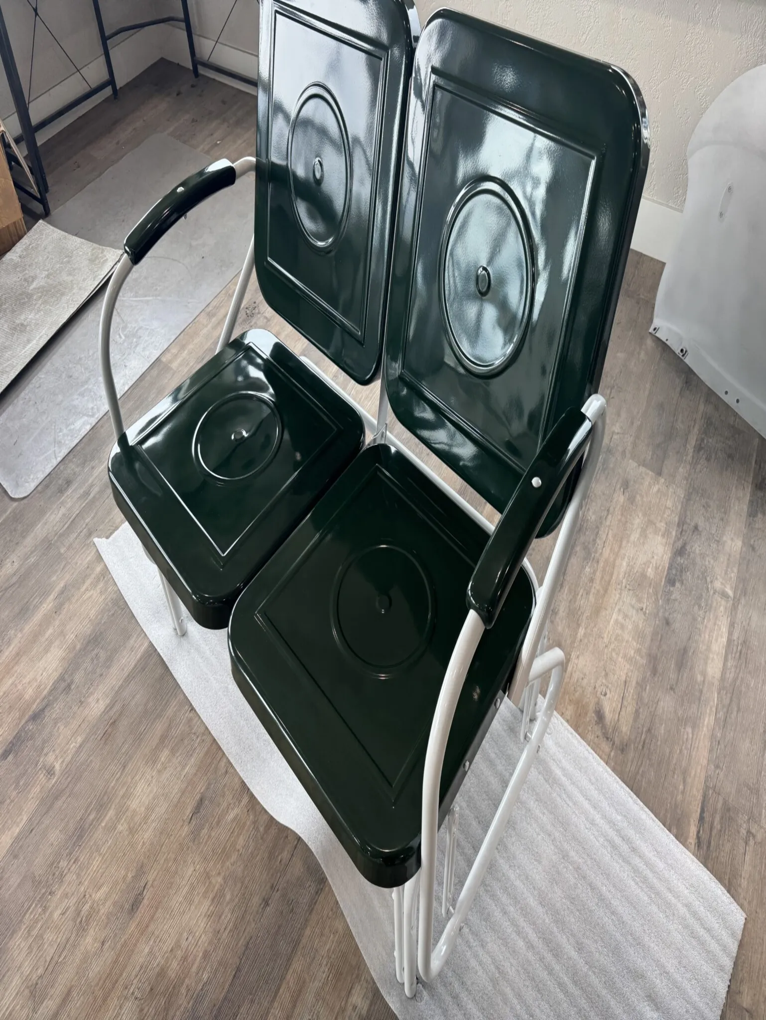 resized-Armadillo green chair 1_result